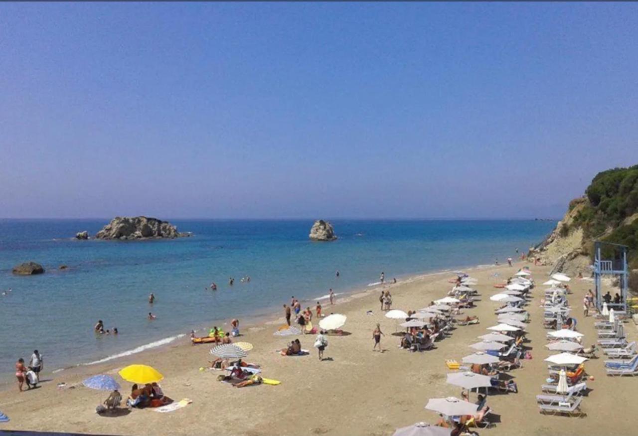 Stefanias Prasoudi Beach Ágios Matthaíos Esterno foto