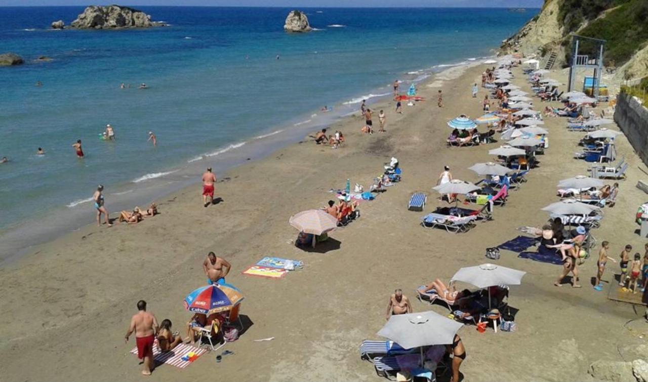 Stefanias Prasoudi Beach Ágios Matthaíos Esterno foto