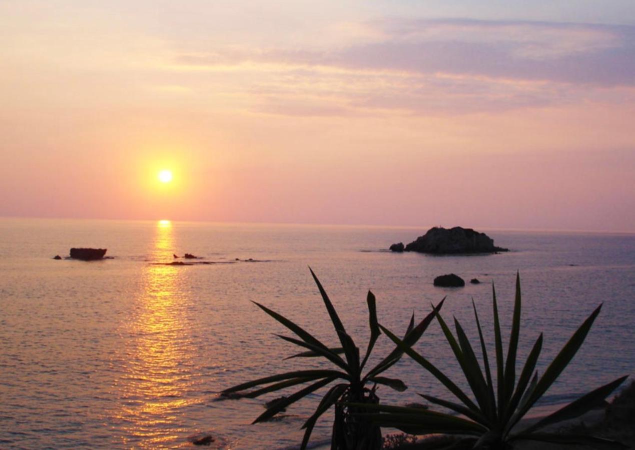 Stefanias Prasoudi Beach Ágios Matthaíos Esterno foto