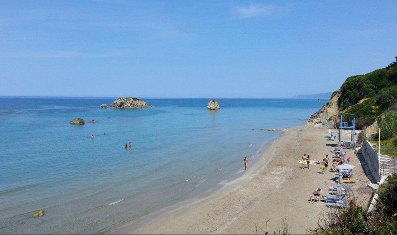 Stefanias Prasoudi Beach Ágios Matthaíos Esterno foto